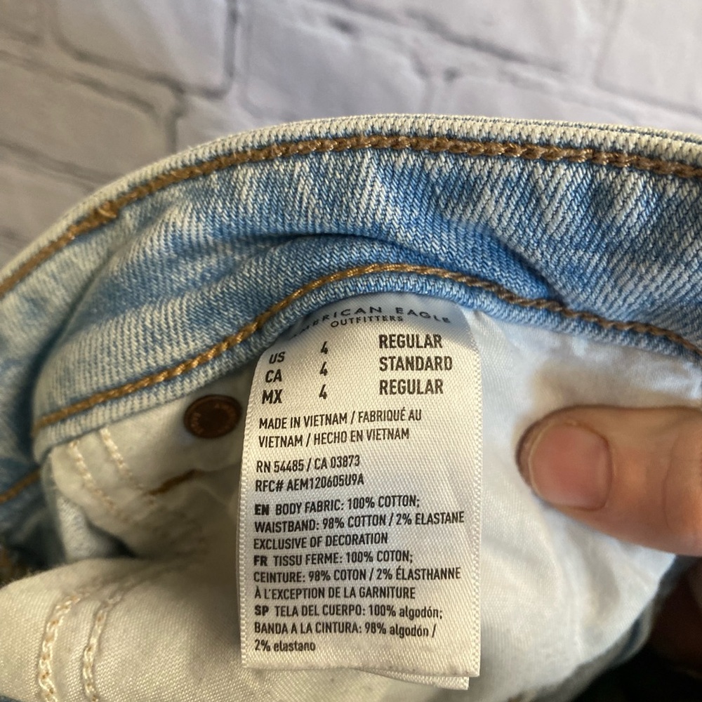 American Eagle Light Washed Comfort Stretch Really Ripped Mom Jeans Women’s 4 - Picture 6 of 12